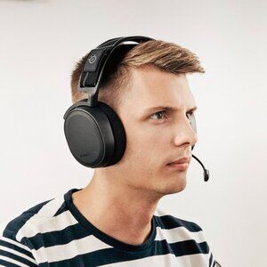 New in Box SteelSeries Arctis 7 - Lossless Wireless Gaming Headset v2.0